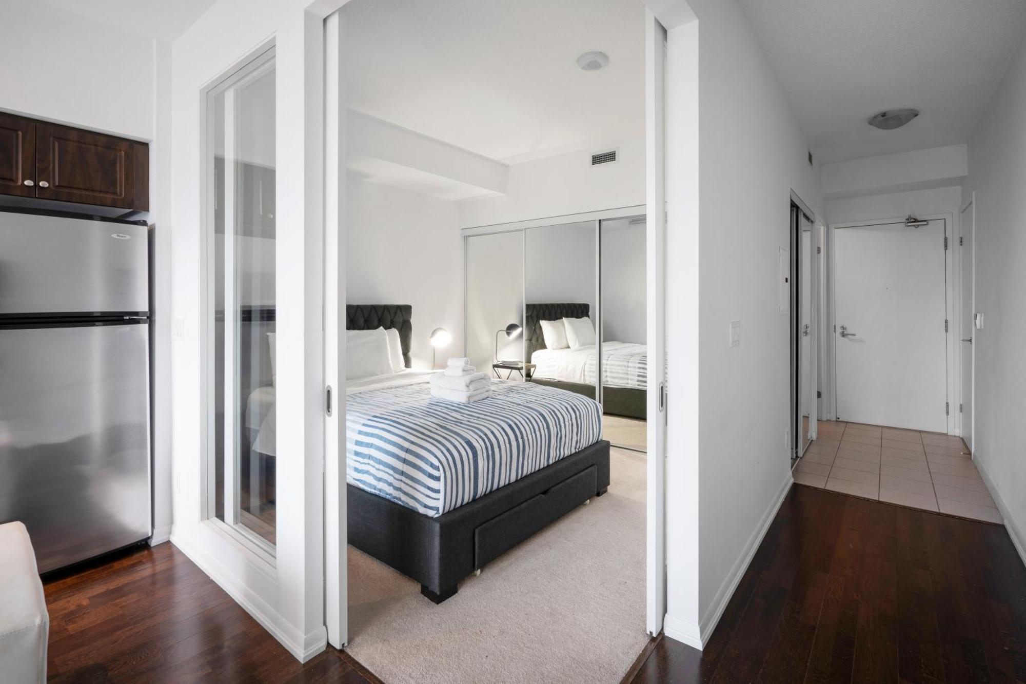 Downtown Toronto 1 Bdrm Condo With Parking And Views エクステリア 写真
