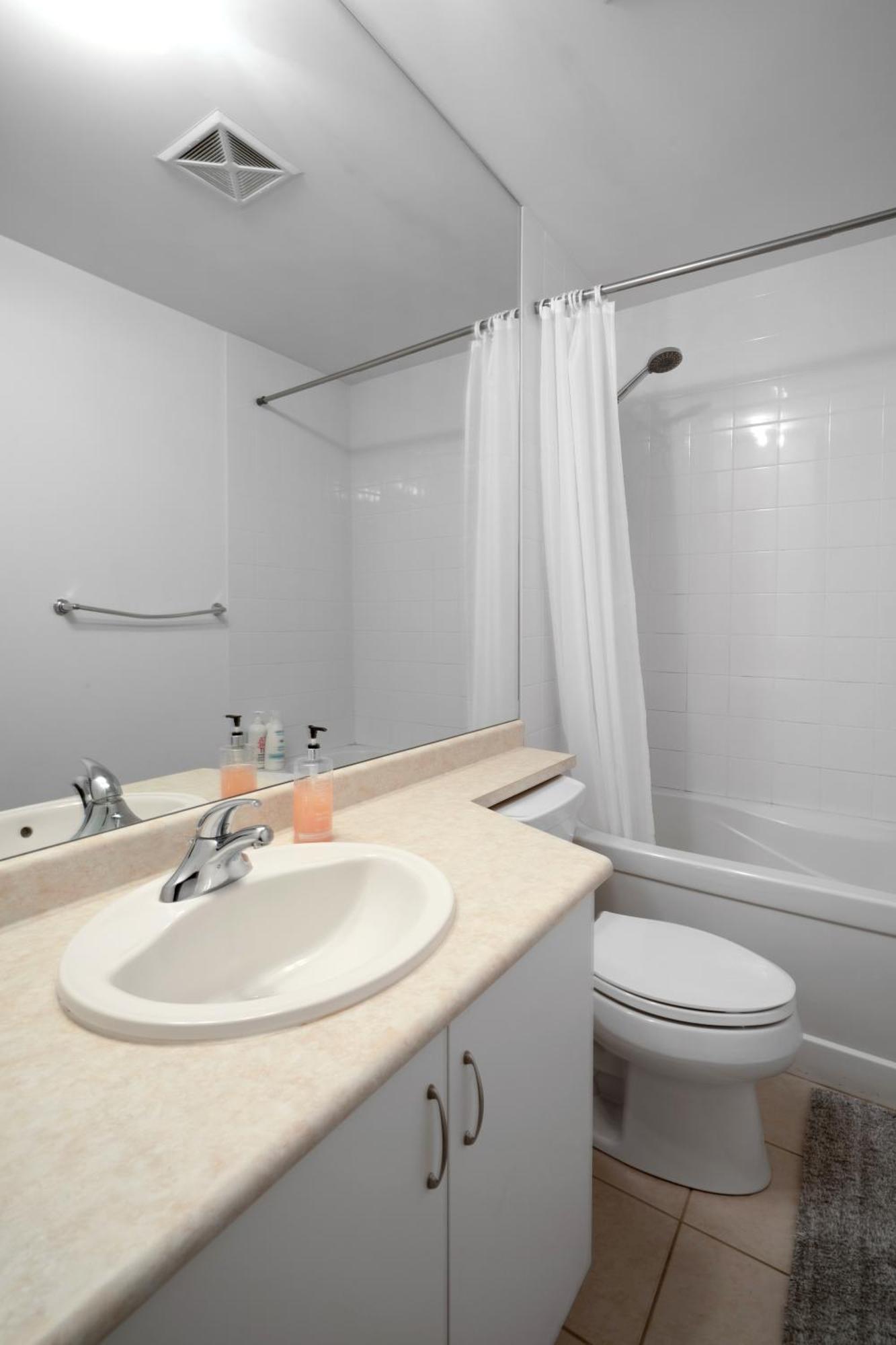Downtown Toronto 1 Bdrm Condo With Parking And Views エクステリア 写真
