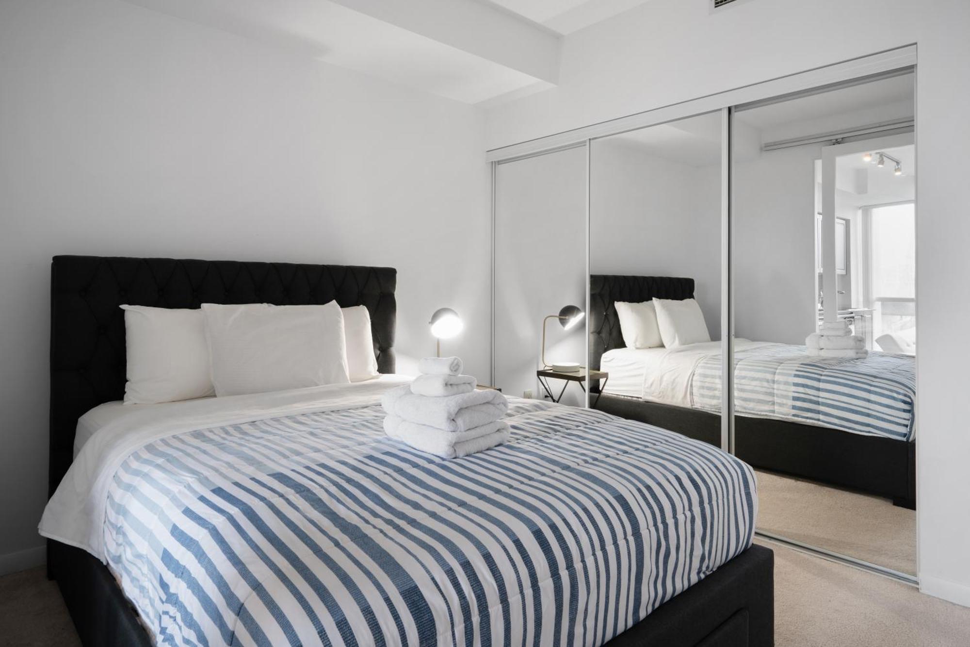Downtown Toronto 1 Bdrm Condo With Parking And Views エクステリア 写真