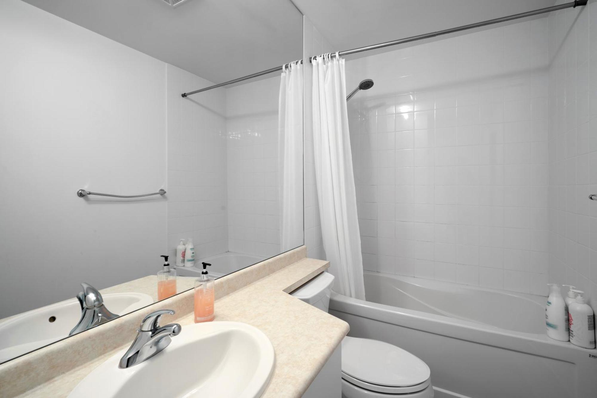 Downtown Toronto 1 Bdrm Condo With Parking And Views エクステリア 写真