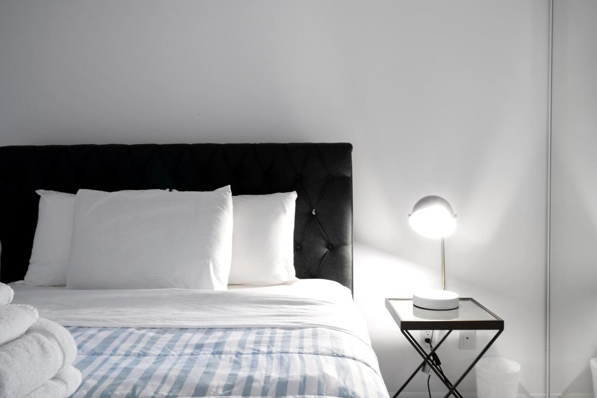Downtown Toronto 1 Bdrm Condo With Parking And Views エクステリア 写真