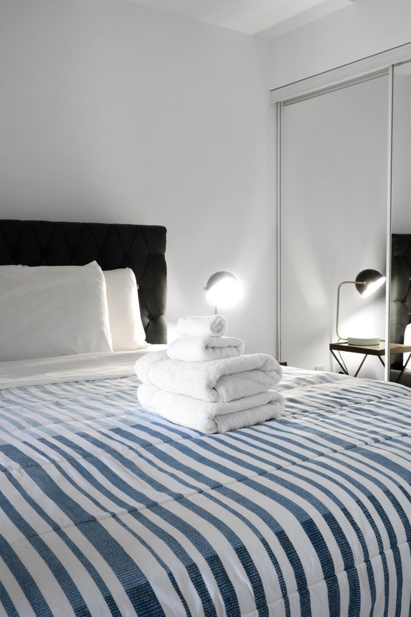 Downtown Toronto 1 Bdrm Condo With Parking And Views エクステリア 写真